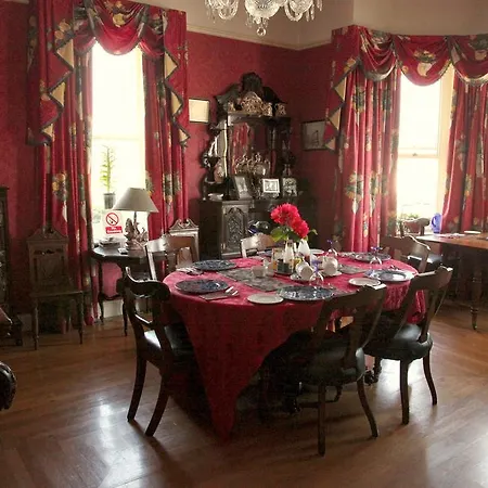 Roscaoin House Westport