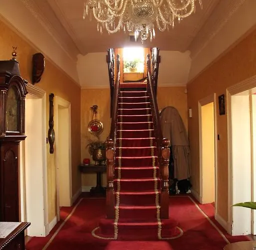 Roscaoin House Westport